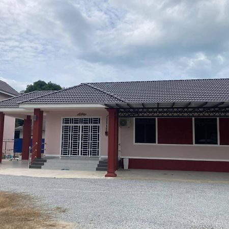 Zana Homestay Pasir Puteh Bagian luar foto